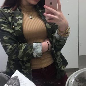 Ribbed turtleneck shirt